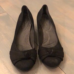 Women’s black wedge shoes